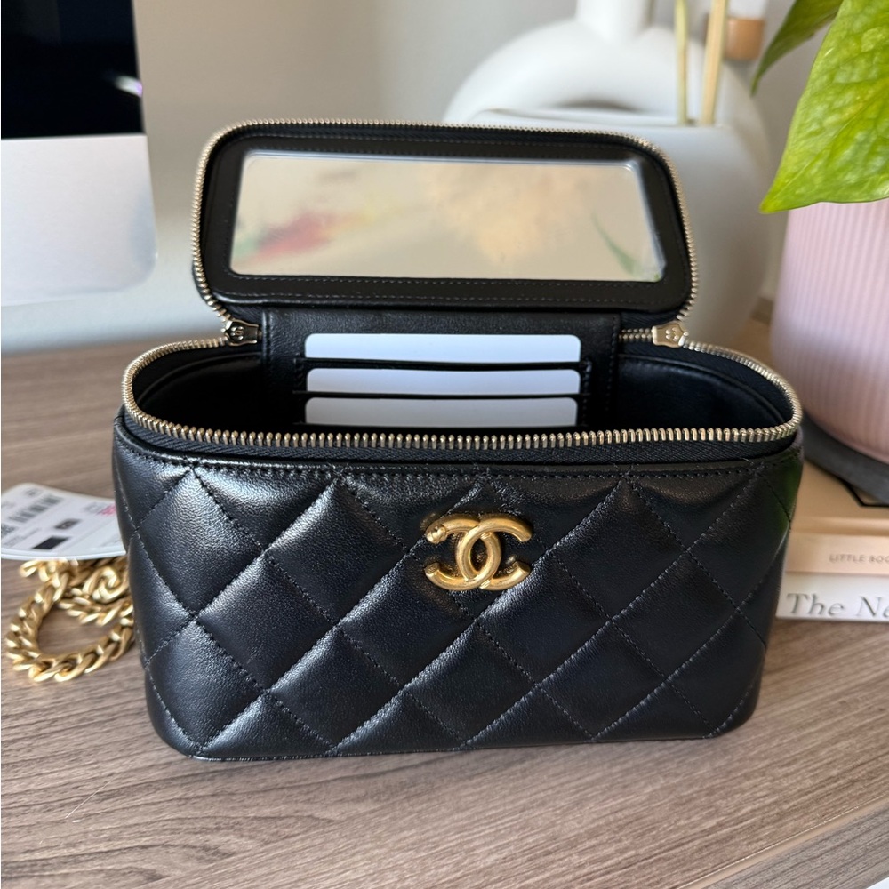Chanel Lambskin Sweetheart Vanity Case with Mirror and Crossbody Chain - Picture 11 of 12